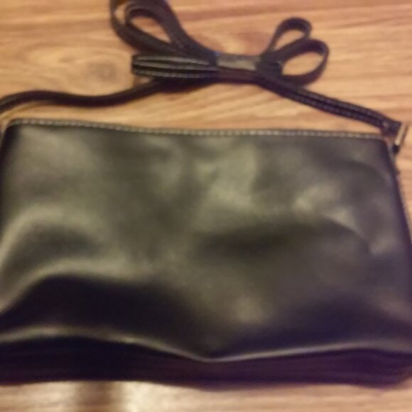 Light Weight Black Shoulder Strap Purse 9" x 5 1/2" Pocket In Front - Picture 3 of 3